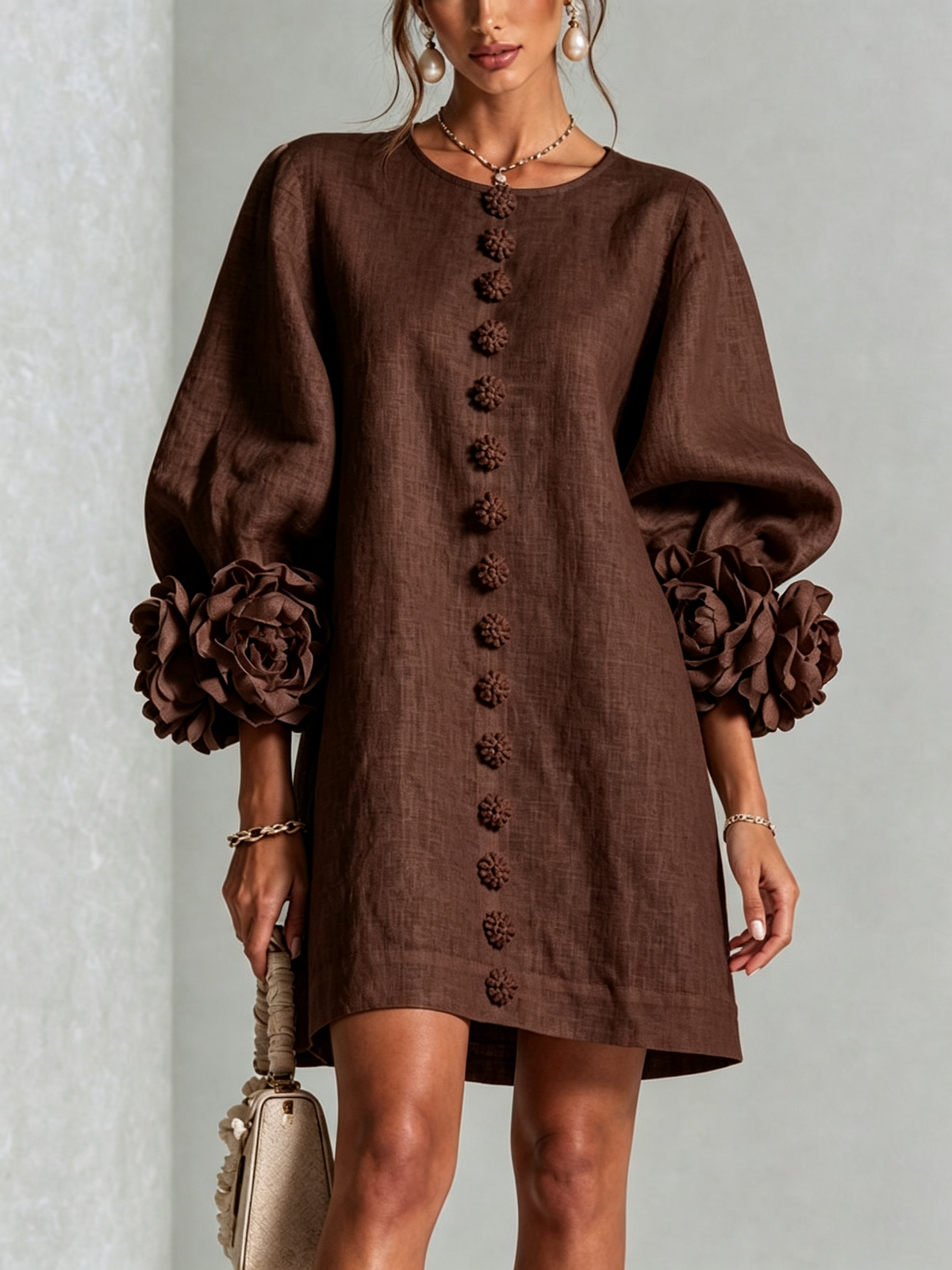 Vestido Mini con Botones Florales y Mangas con Flores Vistosas