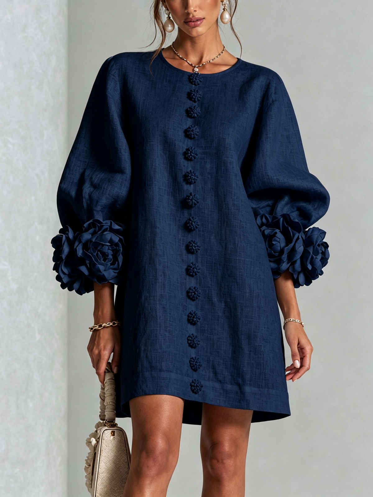 Vestido Mini con Botones Florales y Mangas con Flores Vistosas
