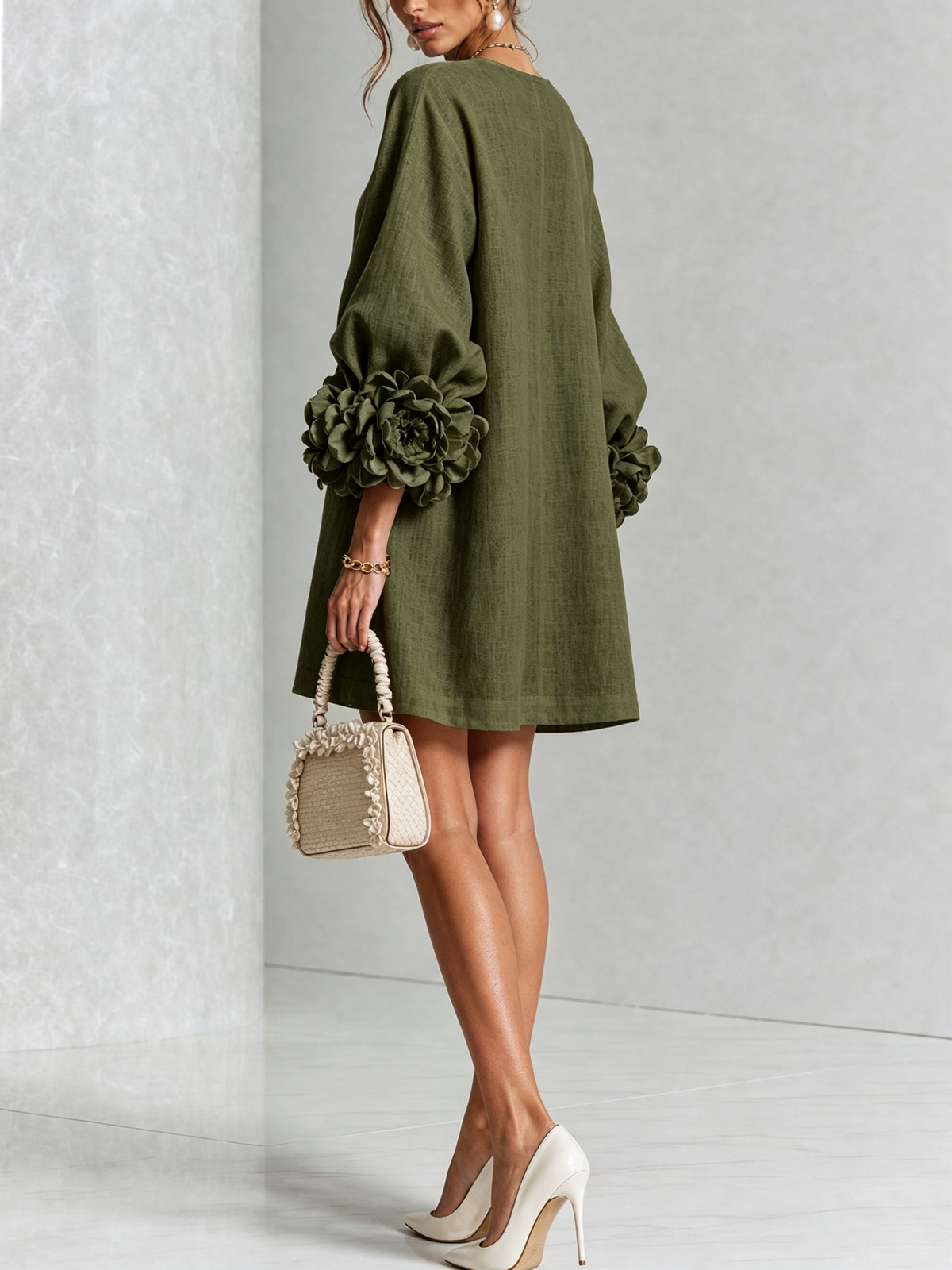 Vestido Mini con Botones Florales y Mangas con Flores Vistosas