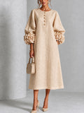 Amelia - Vestido Midi Beige Floral con Botones y Mangas Extravagantes