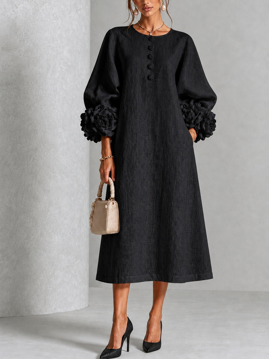 Perla - Vestido Midi Negro Floral con Botones y Mangas Extravagantes