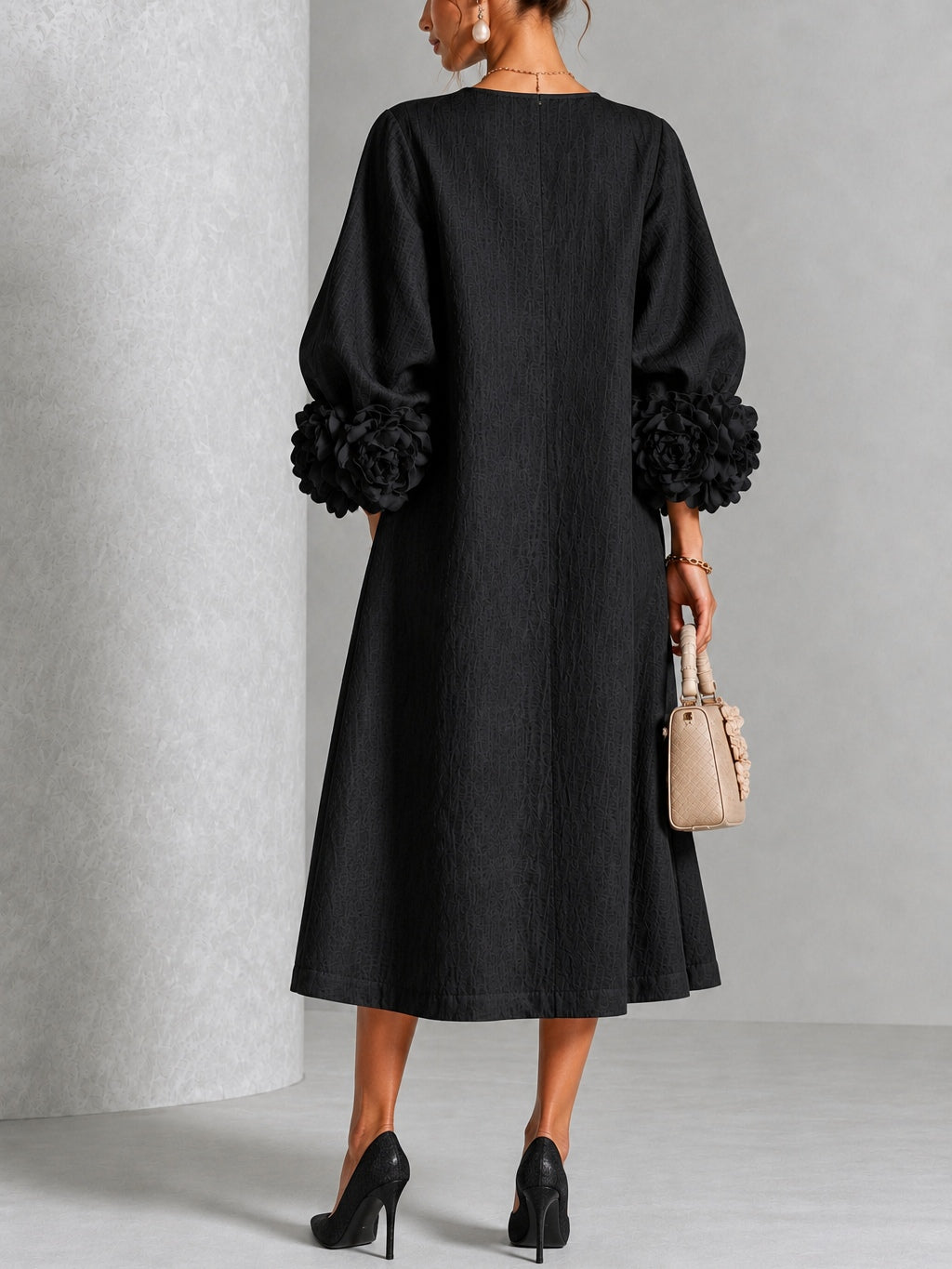 Perla - Vestido Midi Negro Floral con Botones y Mangas Extravagantes