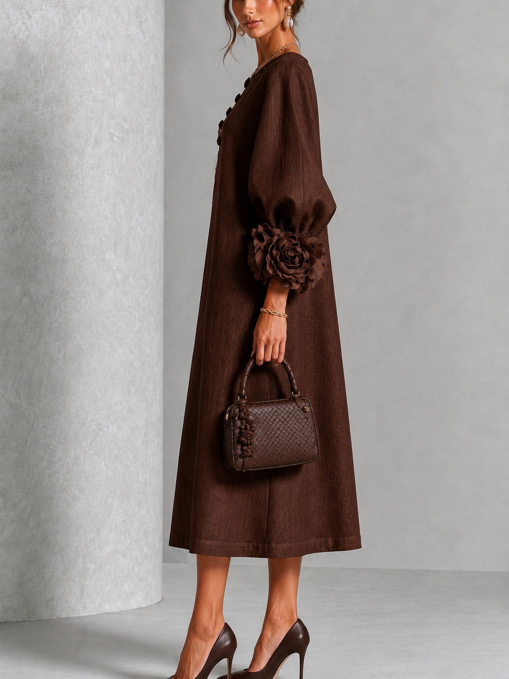 Marisol - Vestido Midi Café con Botones y Mangas Florales Extravagantes