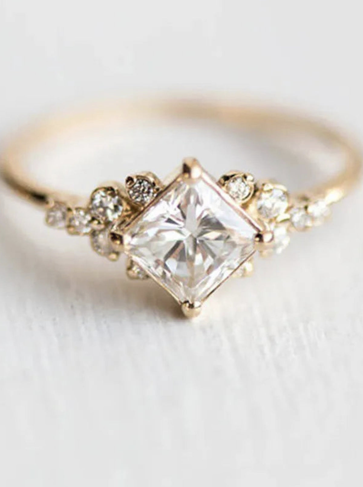 KAREN | Anillo elegante Reina Delysian