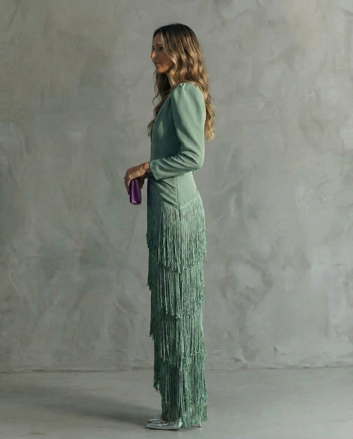 Estefanía | Vestido Elegante con Mangas de Flecos