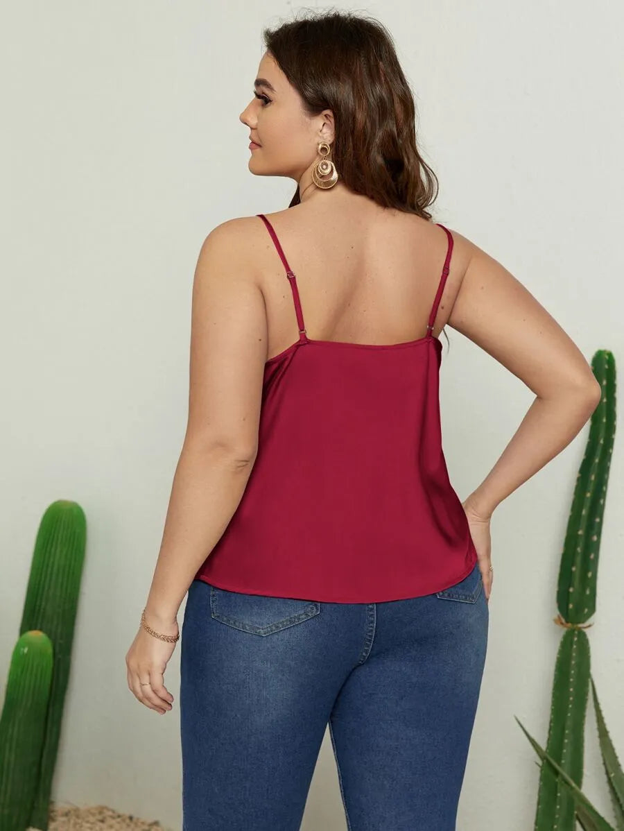 Top Satinado con Tirantes Finos y Elegante Cuello Drapeado